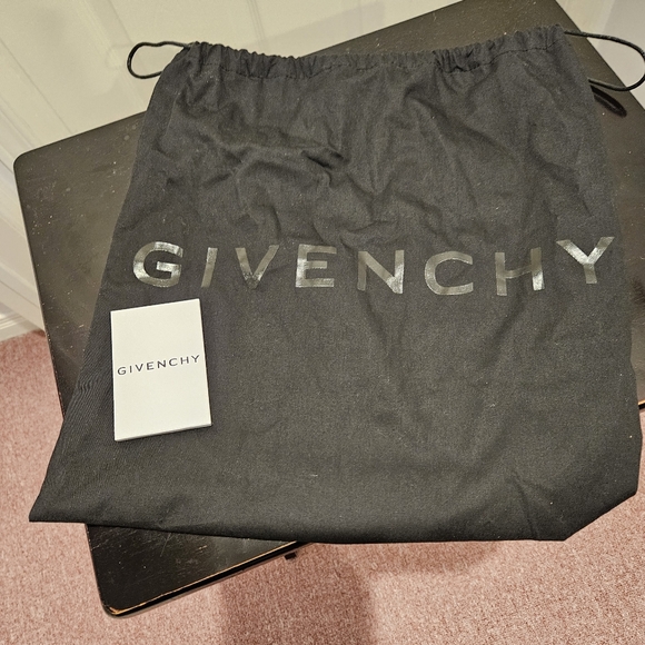 GIVENCHY 4G Light Nylon Pouch - UNISEX - Picture 3 of 8